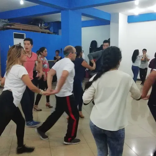 Fusión Latina Escuela de Baile. Breña