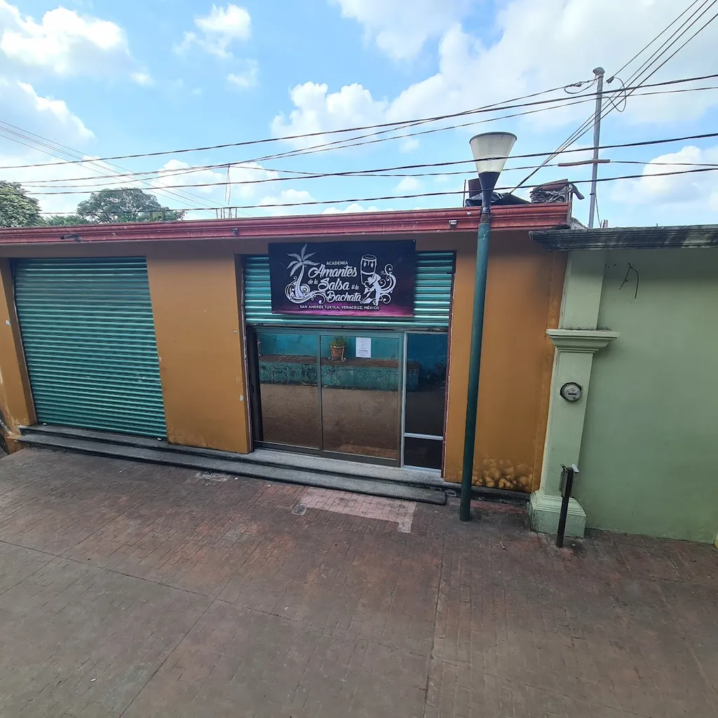 Academia de Baile Amantes de la Salsa y la Bachata. San Andrés Tuxtla, Veracruz