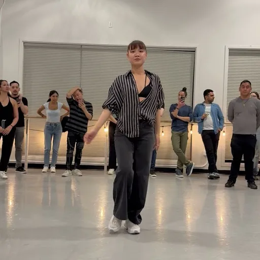 Hola Bachata Dance School (Emily & Tonnam). Santa Clara