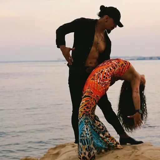 The Latin Action - Salsa y Bachata Company. Alicante