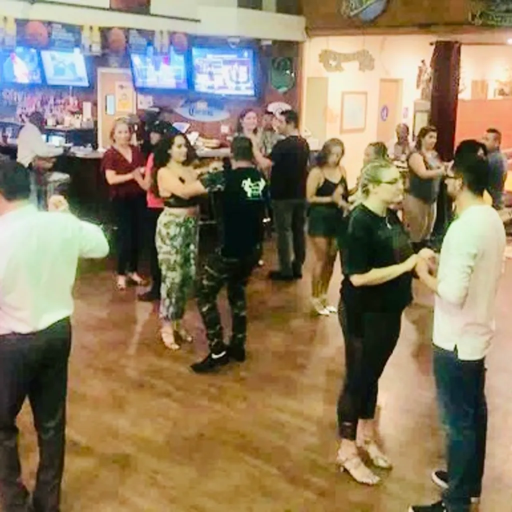 RUMBA CALIENTE -Clases de Baile SALSA BACHATA CUMBIA FOLKLORICO. Oxnard, CA