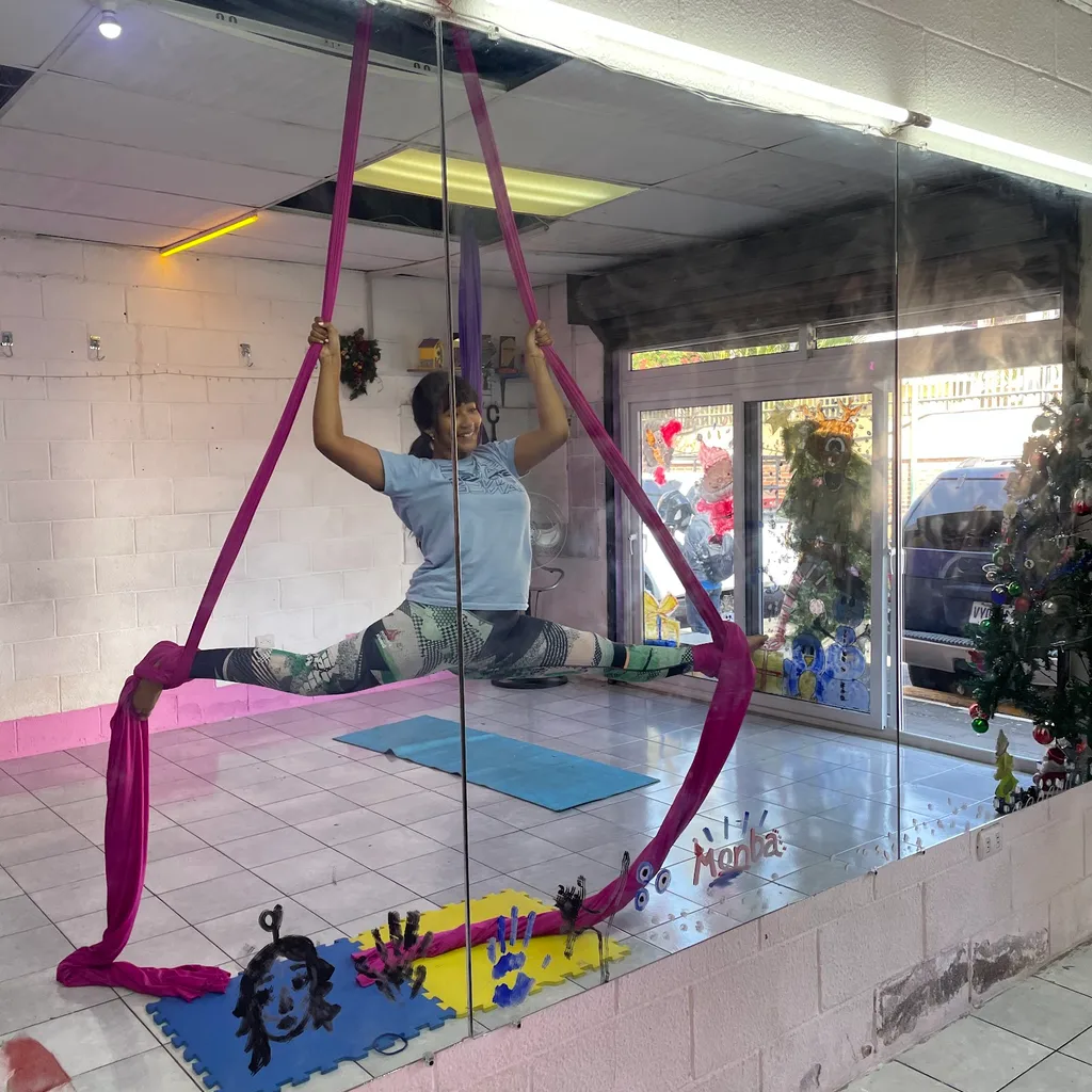 Monba Dance Studio. Villa Nueva, Departamento de Guatemala