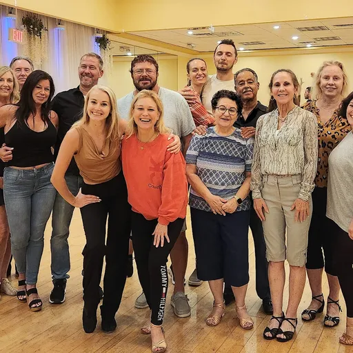 Salsa & Bachata with Kamila. Largo
