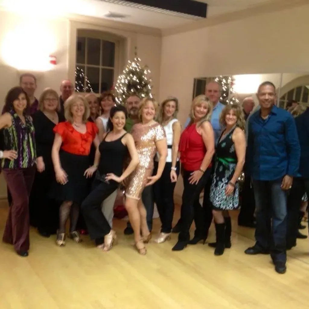 Lisa Sparkles Ballroom & Latin Dance Studio. Foto 8